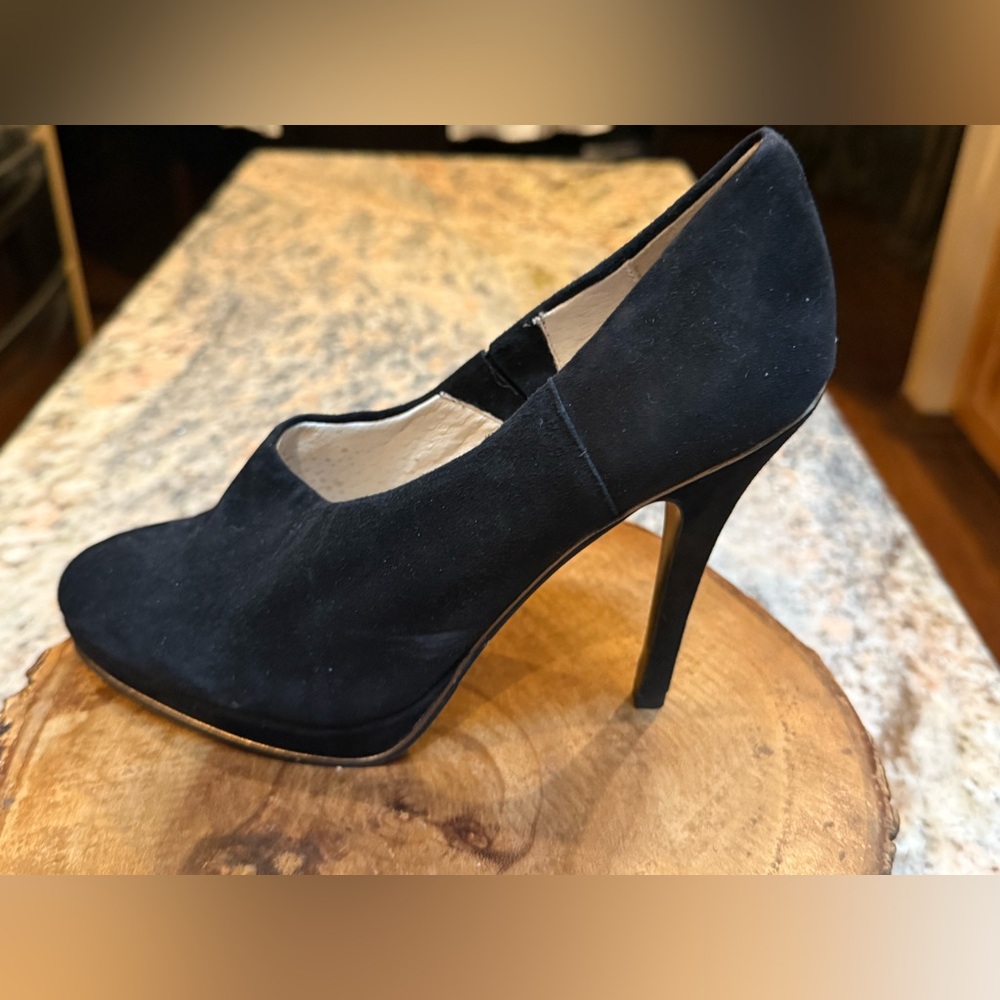 Juicy Couture Black High Heeled shoes. Size 7.5. EUC. So sexy and classic